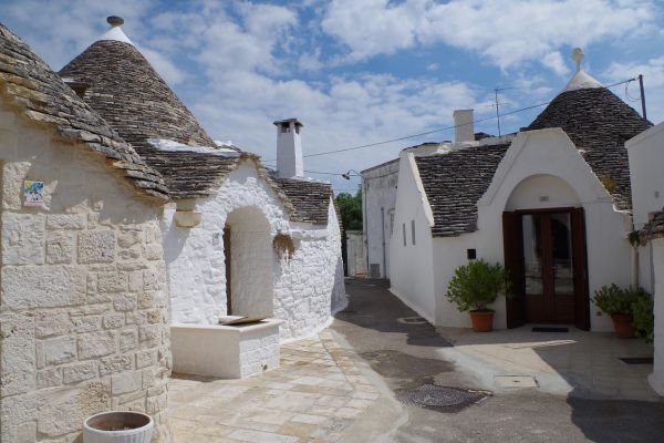 alberobello-1816422_12808FB3A13B-34AC-0970-D6CD-5364594BD095.jpg